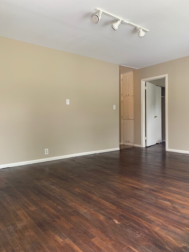 Foto del edificio - 10616 Mcpherson St