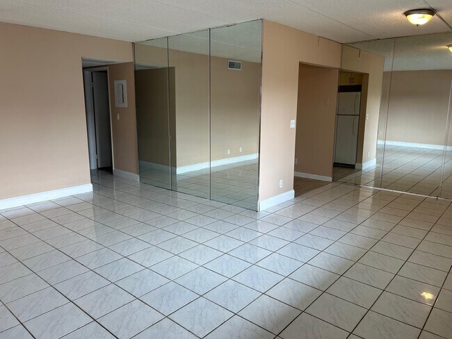 Foto del edificio - 2200 Springdale Blvd