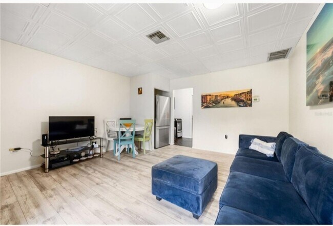 Foto del edificio - 1 Bedroom Condo in Bunker Oaks, Longmeadow