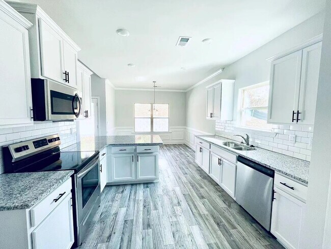 Building Photo - 2204 Remington Dr