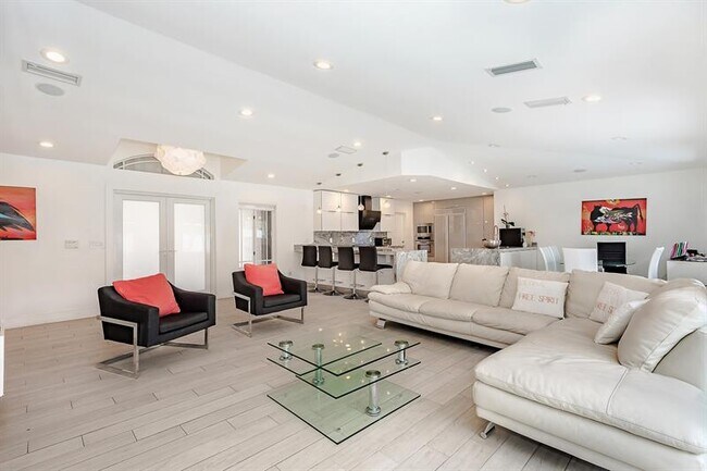 Foto del edificio - 16931 SW 5th Ct