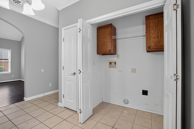 Building Photo - 265 Oxmoor Pl