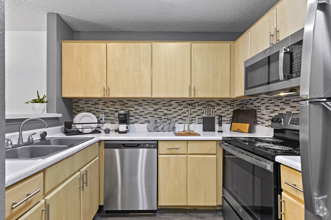 1BR, 1BA - 722SF (A2) - Kitchen - Village Green of Bear Creek