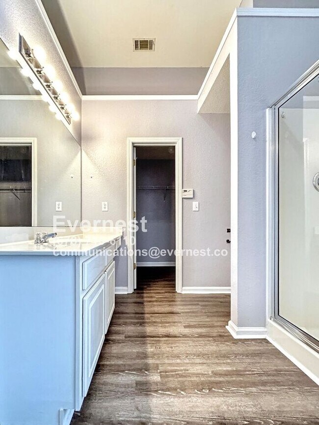 Foto del edificio - 3-Bedroom, 2.5-Bath Home with Modern Appli...