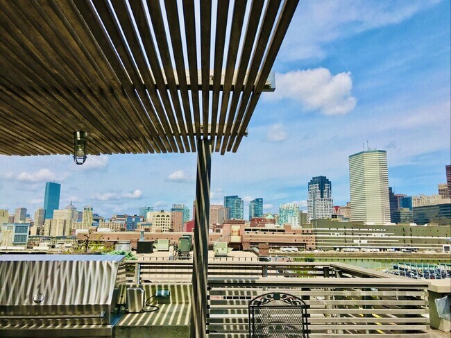 Building Photo - 35 Channel Center St