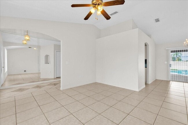 Building Photo - 112 Azalea Dr