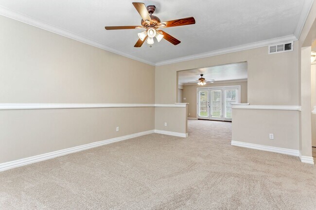Foto del edificio - Updated 4-Bedroom, 2-Bath Home in RISD