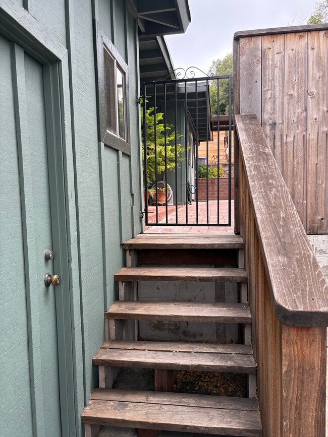 Building Photo - 2182 Foothill Dr