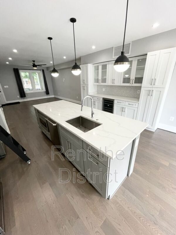 Foto del edificio - 418 Hamilton St NW
