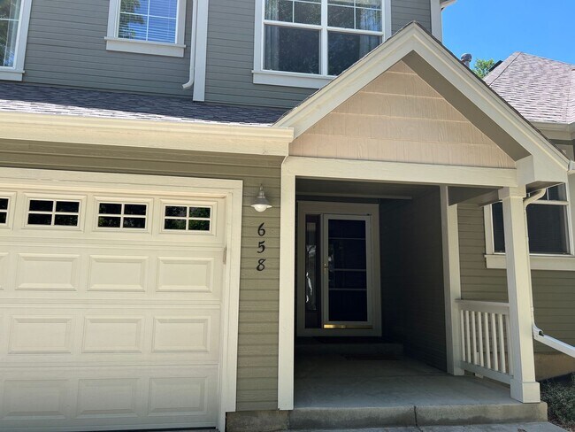 Foto del edificio - MOVE IN INCENTIVE $500 - 3BD/3BA Townhome ...