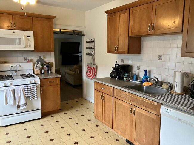 Building Photo - 33 Gorham St