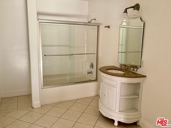 Building Photo - 726 S Santa Fe Ave