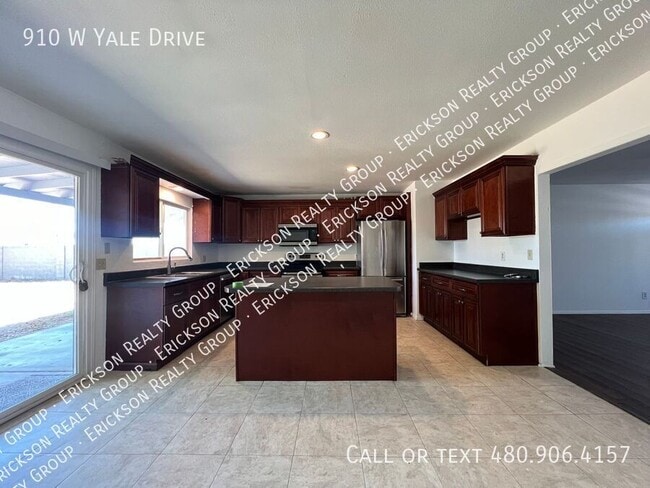 Photo - 910 W Yale Drive- House