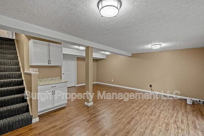 Foto del edificio - 645 Deer Watch Rd