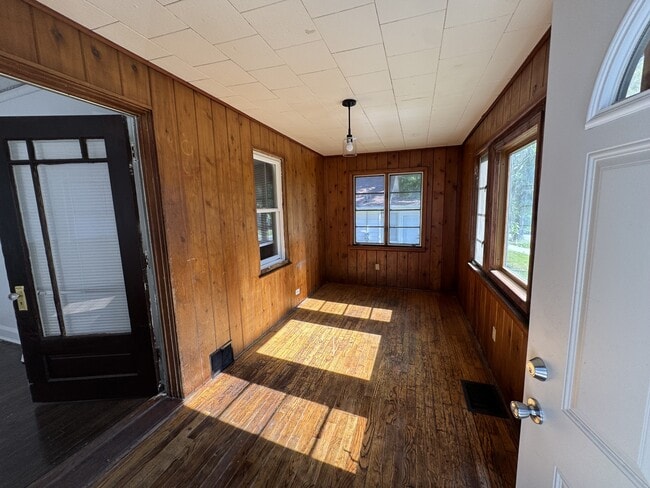 Building Photo - 308 N Johnston Ave