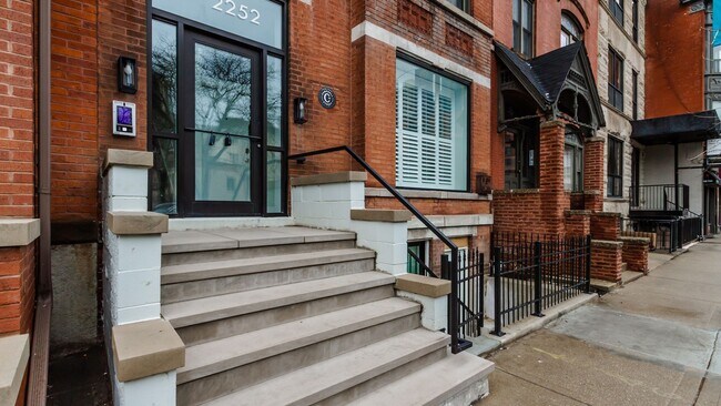 Building Photo - 2252 N Clark St