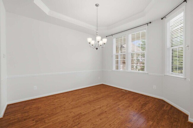 Foto del edificio - Sophisticated Colonial Offering Refined Finishes, Gourmet Kitchen & Spacious Floor Plan