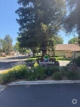 Building Photo - 3701 Colonial Dr