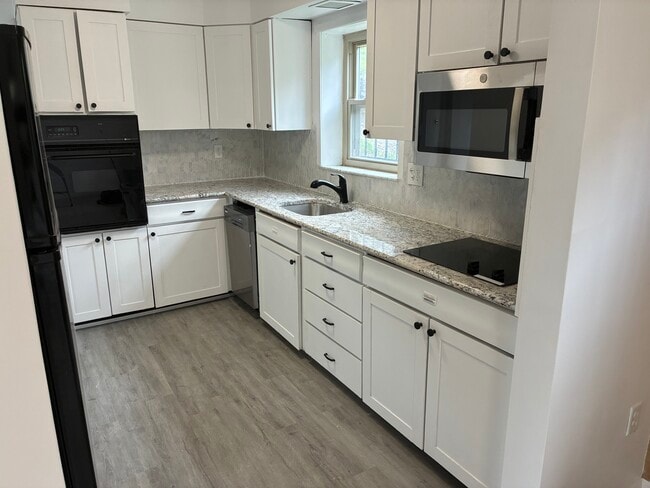 Building Photo - 1130 River Hill Dr