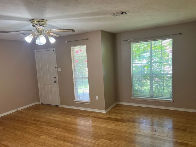 Foto del edificio - 3 Bed 2 Bath Duplex