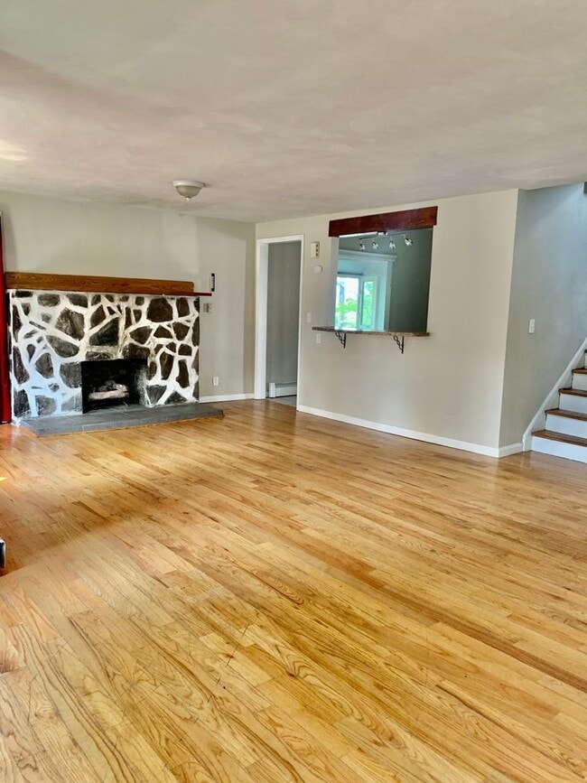 Building Photo - 329 Salt Springs Rd