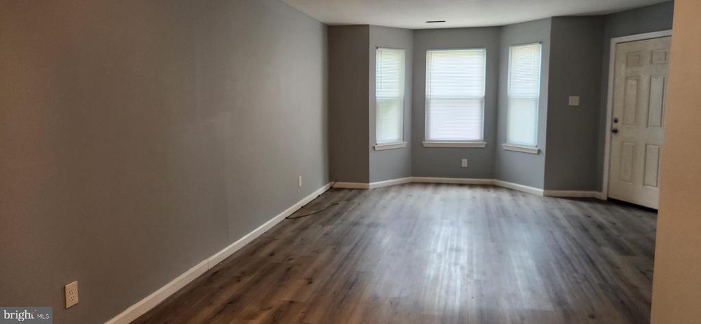 Foto del edificio - 36 Hopewell Ln