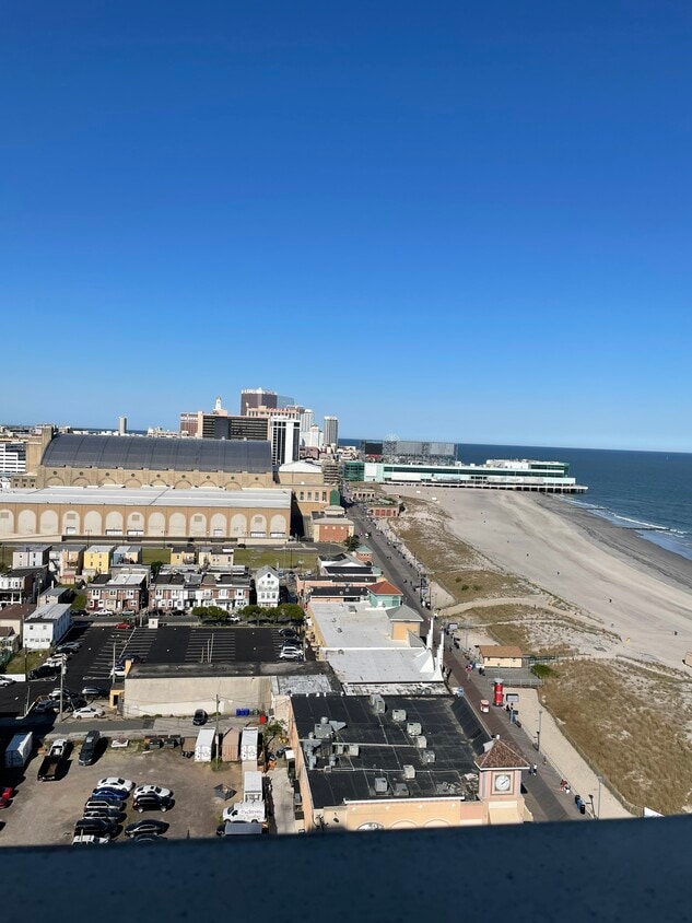 Primary Photo - 2721 Boardwalk