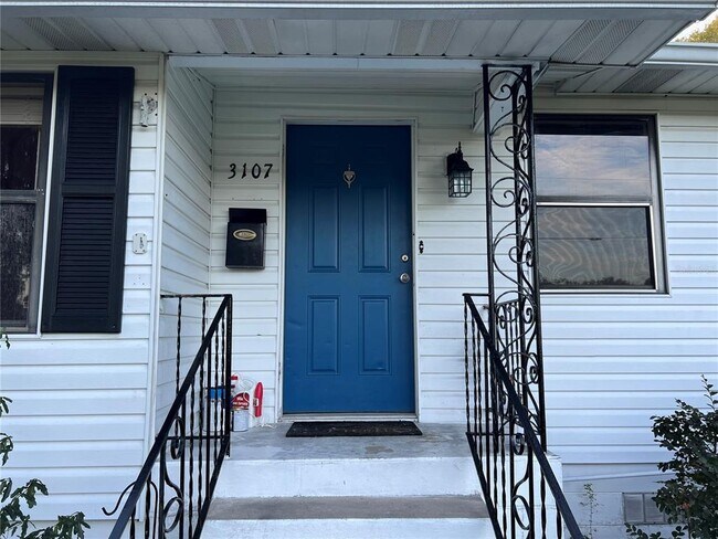 Foto del edificio - 3107 Buckingham Ave
