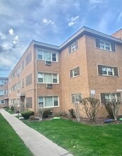 Building Photo - 1718 W Greenleaf Ave