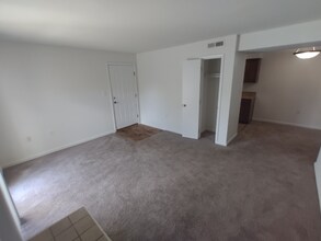 Building Photo - 600 Reusens Rd