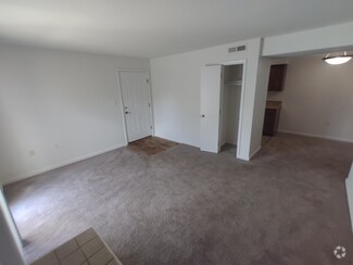 Building Photo - 600 Reusens Rd