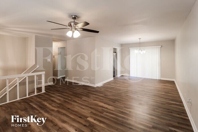 Building Photo - 5789 Bobbin Ln