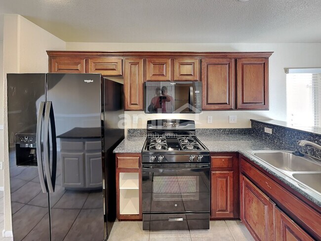 Foto del edificio - 10819 Hawthorne Berry St