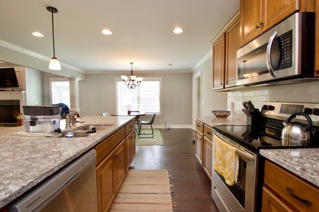 Foto del edificio - Immaculate 3BR/2BA Home in The Estates – P...