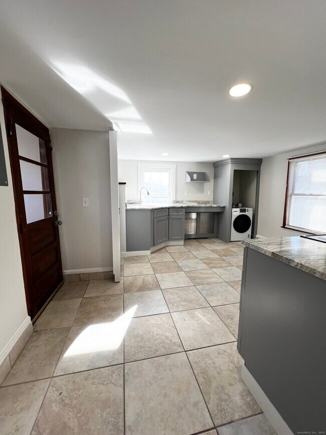 Building Photo - 47 Warwick St