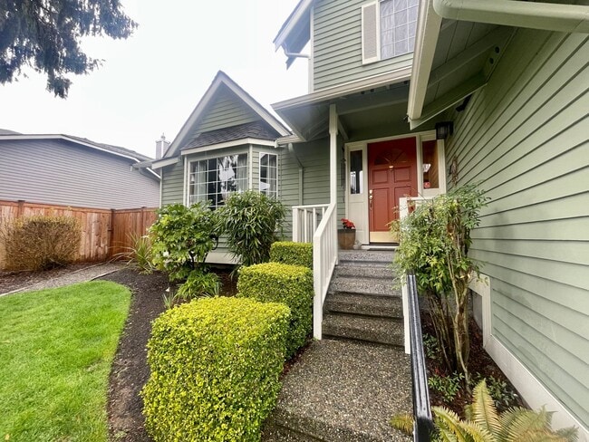Building Photo - 4 bedroom, 2.5 Bath House in Mukilteo, $3995 per month