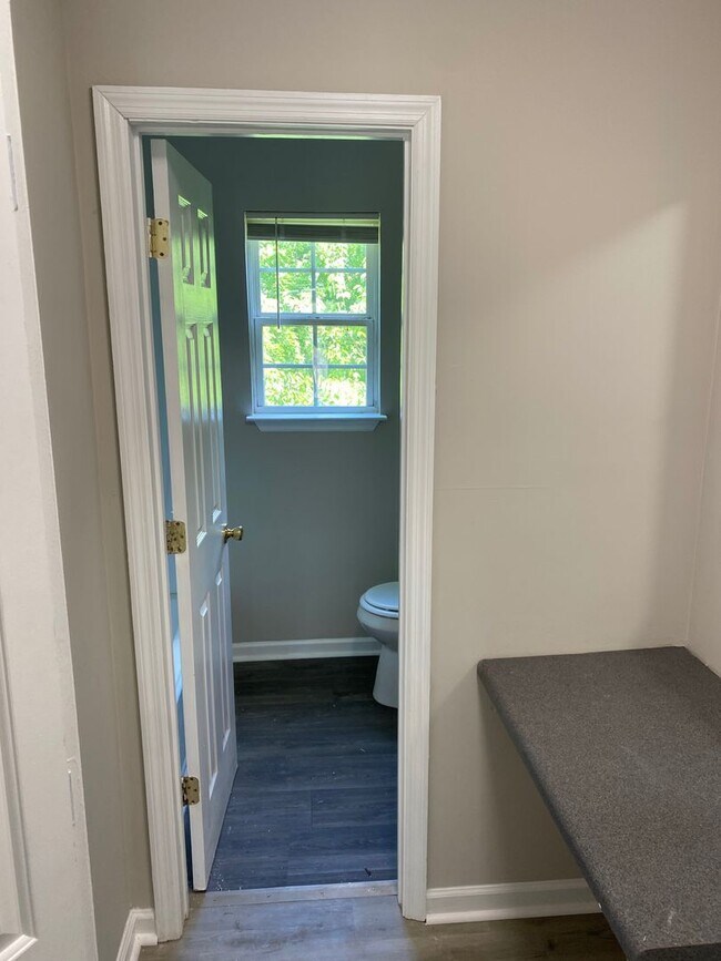 Building Photo - Coming soon! 3 bed 2 bath recently updated