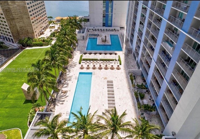 Foto del edificio - 335 S Biscayne Blvd