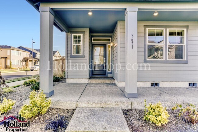 Building Photo - Charming 4-Bedroom Home in Hillsboro with Modern Comforts!