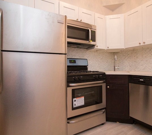Foto principal - 690 Onderdonk Ave
