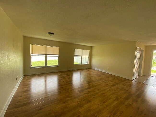 Building Photo - 1213 Epson Oaks Way