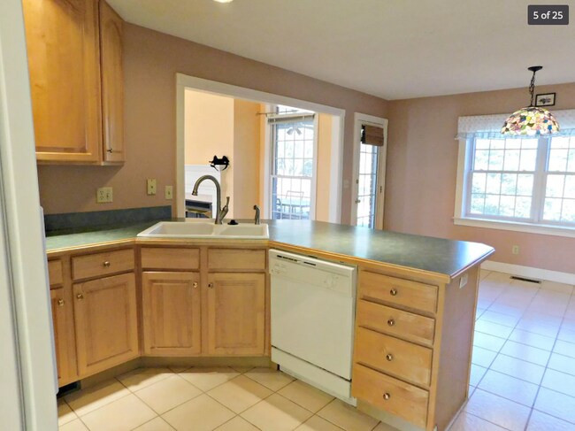 Kitchen - 211 N Faith Way