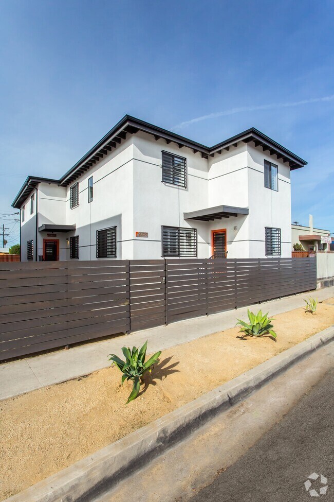 Manchester Heights Apartments for Rent with Extra Storage Los Angeles