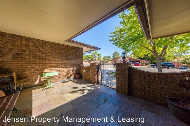 Building Photo - 3 br, 2 bath House - 1150 Wesley Powell