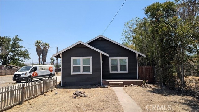 Building Photo - 1857 E Victoria Ave
