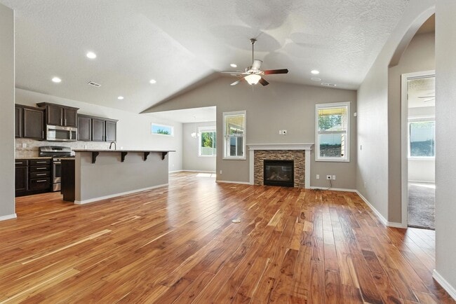 Building Photo - 7029 S Woodhaven Dr