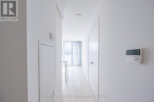 Building Photo - 100 Harbour St