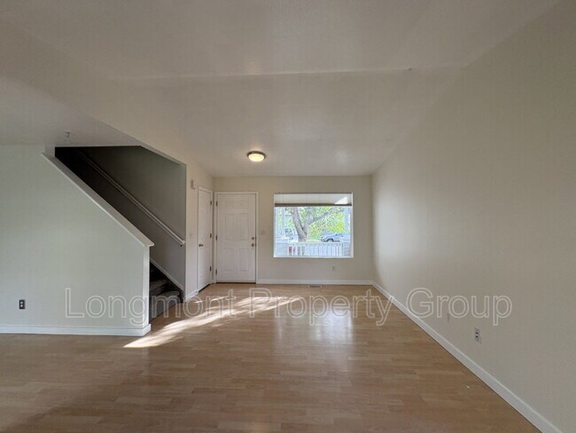 Foto del edificio - 1293 Red Mountain Dr