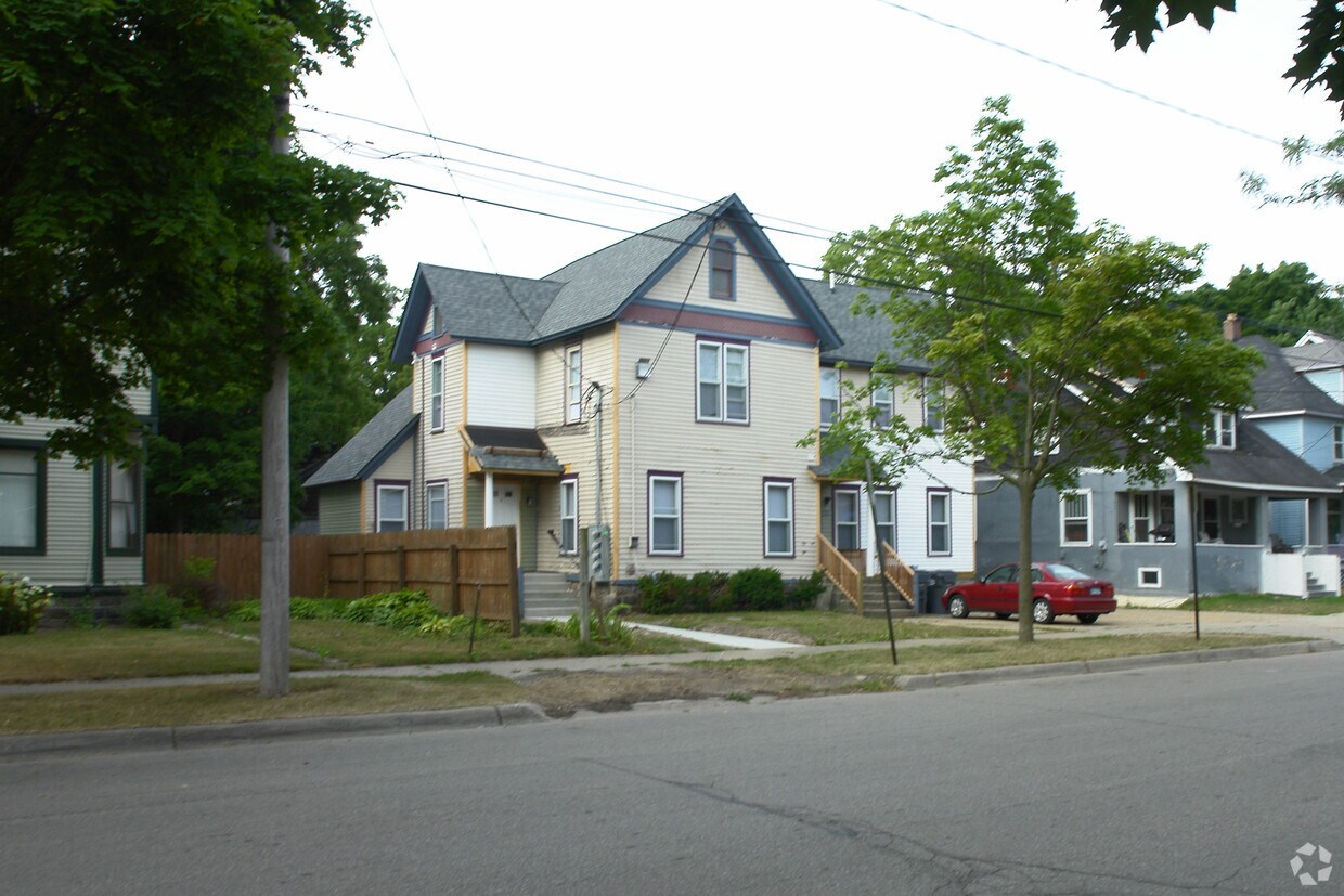 725727 W Vine St, Kalamazoo, MI 49008 Apartments in Kalamazoo, MI