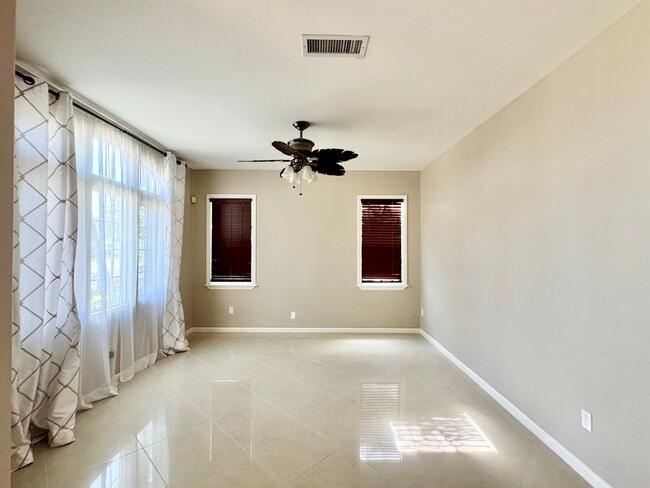 Foto del edificio - For Rent - [Ocean Pointe] 91-1022 Kai Moan...